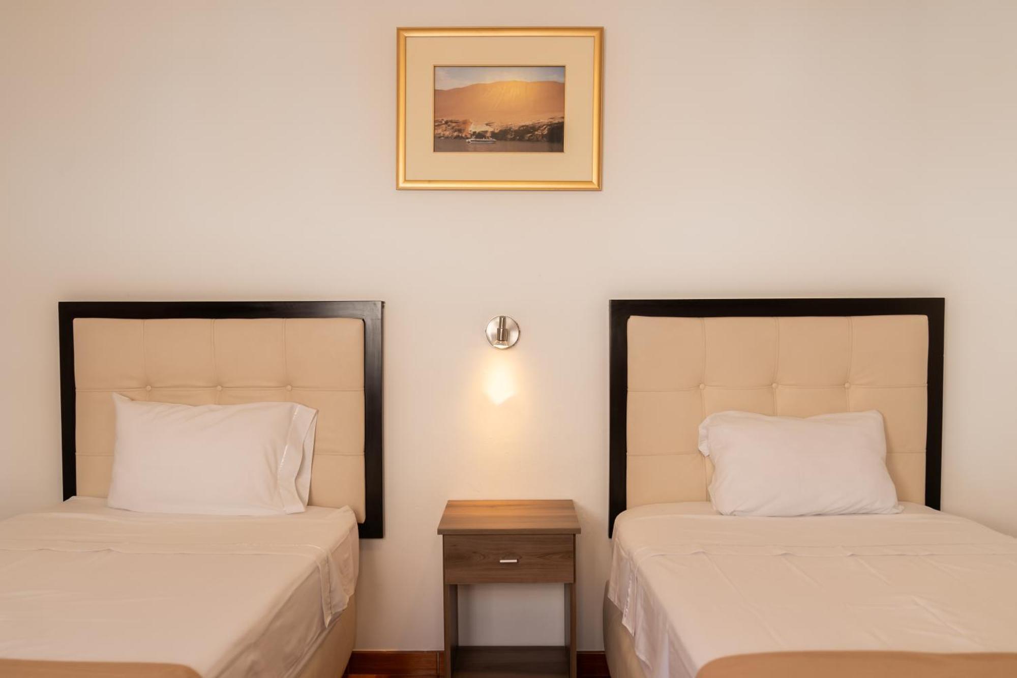 Hostal Los Frayles Paracas Exterior photo